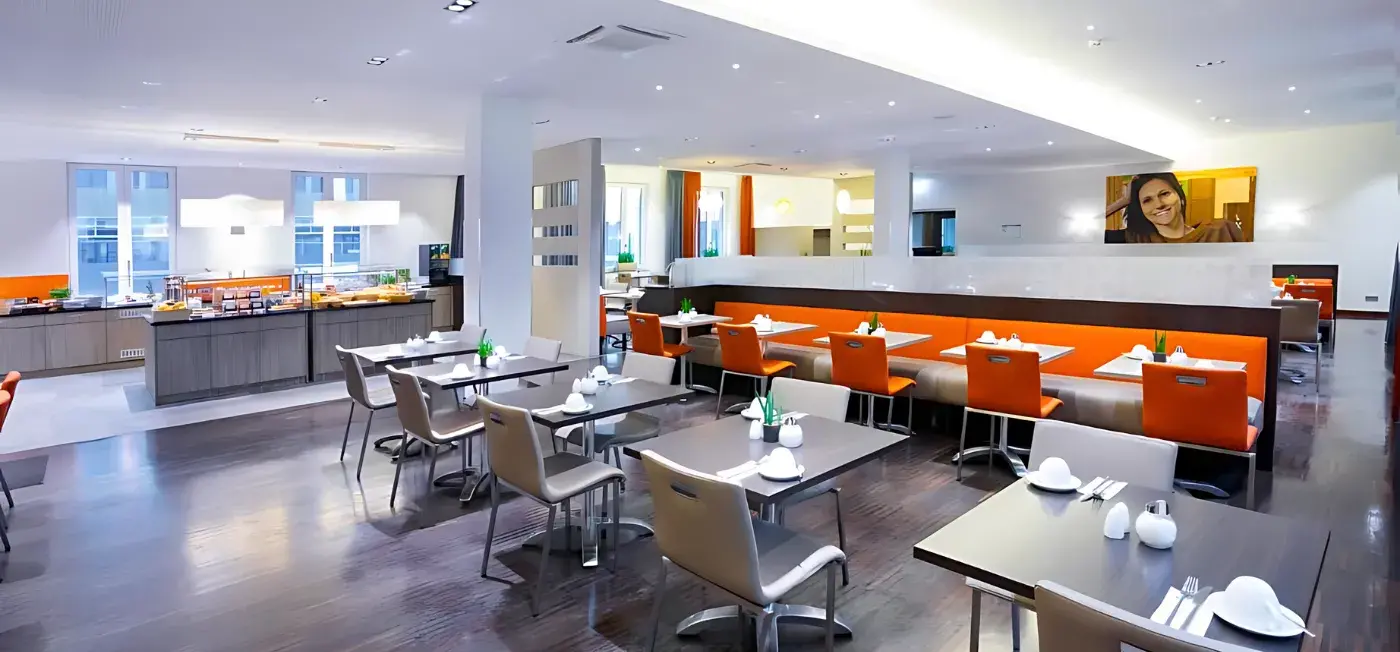 Dining area view of Select Hotel The Wall Berlin, Prague, Budapest